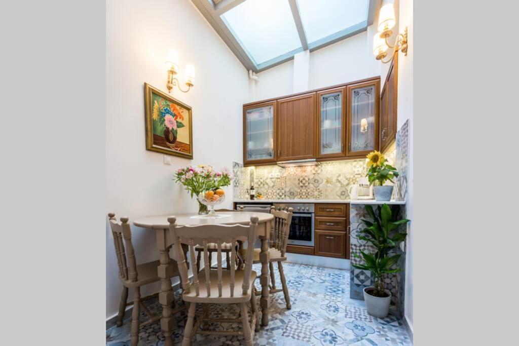 Neoclassical Apartment With 2 Bedrooms In El Pireo Exterior foto