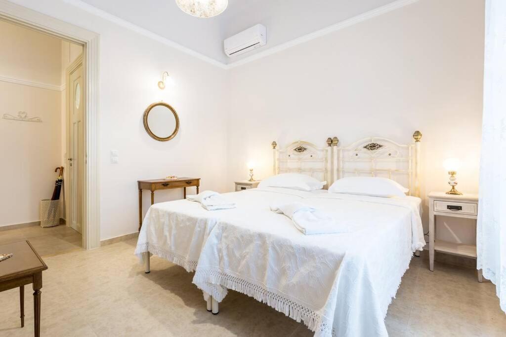 Neoclassical Apartment With 2 Bedrooms In El Pireo Exterior foto