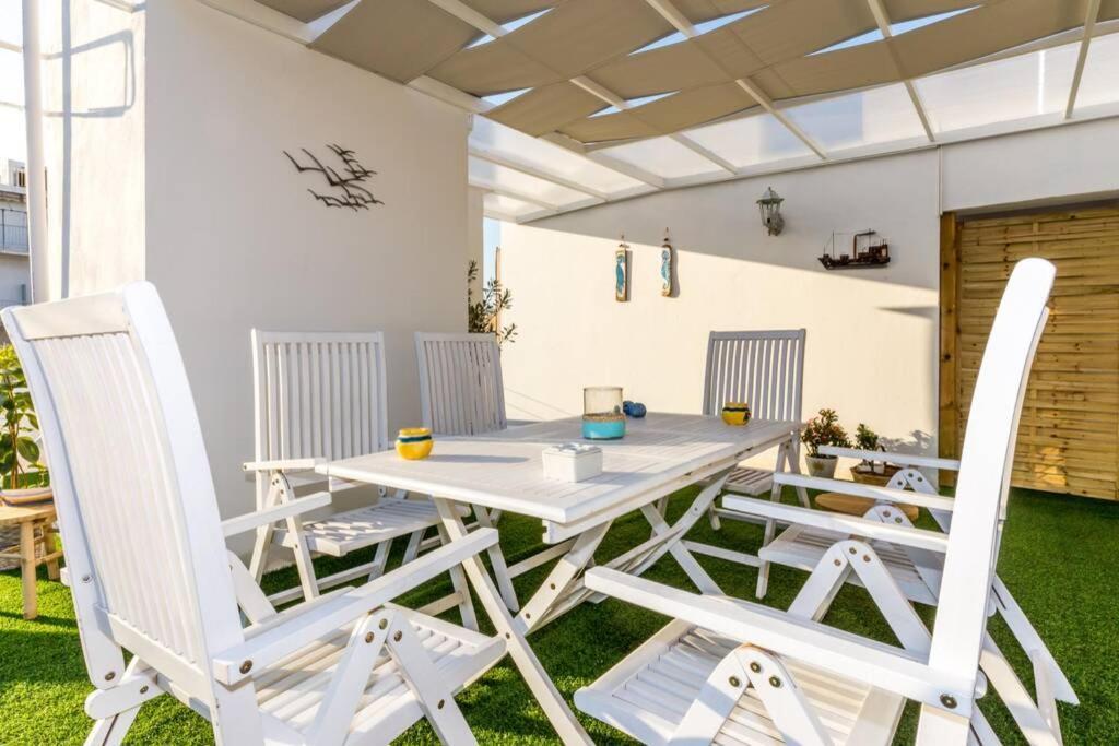 Neoclassical Apartment With 2 Bedrooms In El Pireo Exterior foto