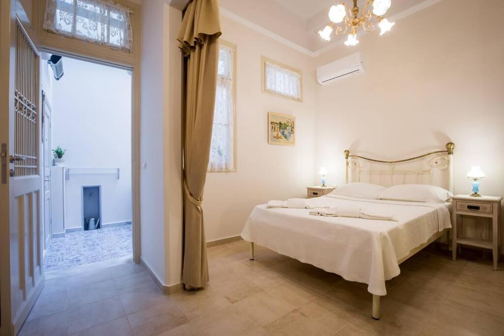 Neoclassical Apartment With 2 Bedrooms In El Pireo Exterior foto
