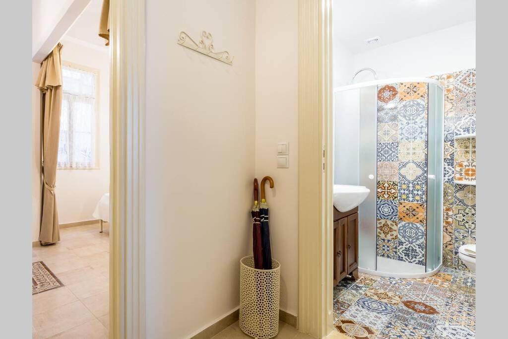 Neoclassical Apartment With 2 Bedrooms In El Pireo Exterior foto