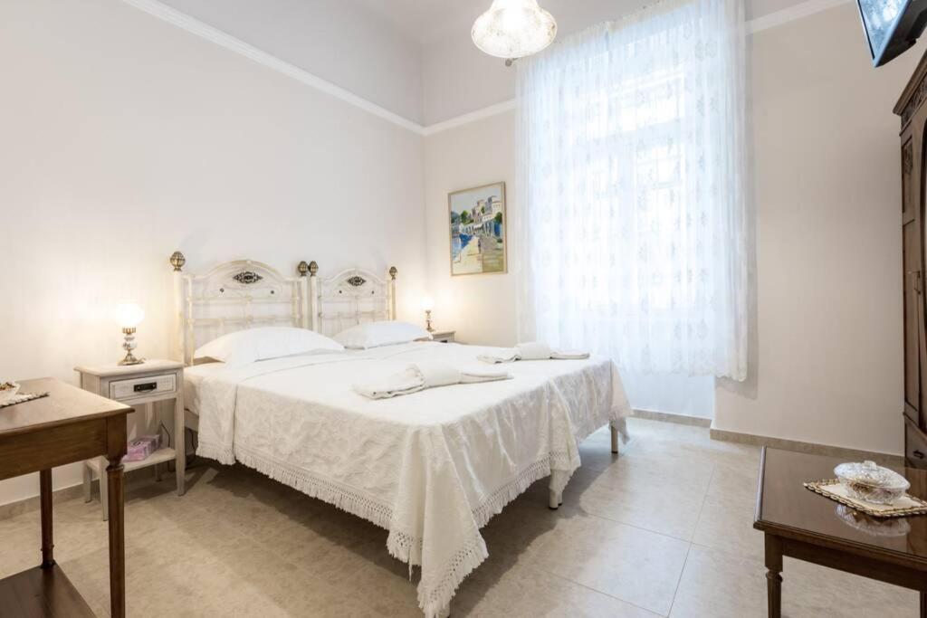 Neoclassical Apartment With 2 Bedrooms In El Pireo Exterior foto