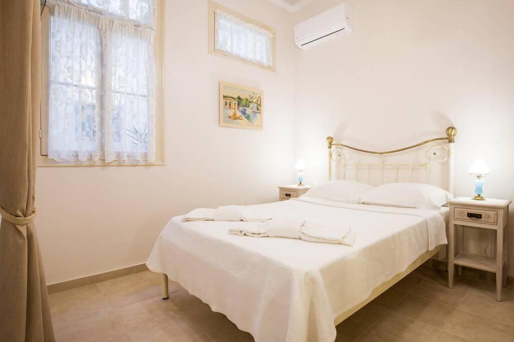 Neoclassical Apartment With 2 Bedrooms In El Pireo Exterior foto