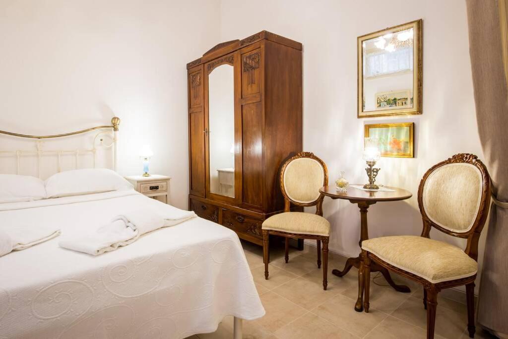 Neoclassical Apartment With 2 Bedrooms In El Pireo Exterior foto